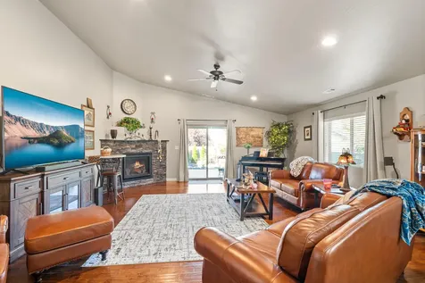 2271 Smokethorn Way Medford OR 97504