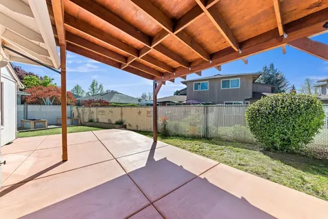 906 Brandi Way Central Point OR 97502