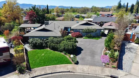 2424 Pembroke Circle Medford OR 97504