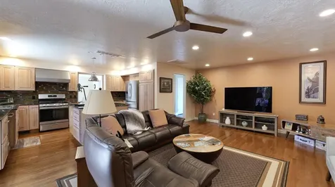 2424 Pembroke Circle Medford OR 97504