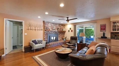 2424 Pembroke Circle Medford OR 97504