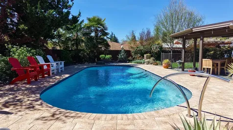 2424 Pembroke Circle Medford OR 97504