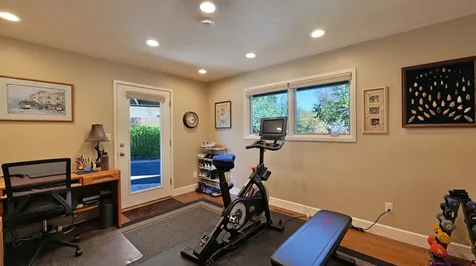 2424 Pembroke Circle Medford OR 97504