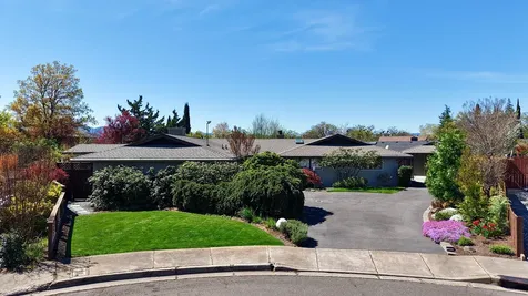 2424 Pembroke Circle Medford OR 97504