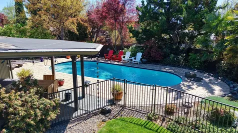 2424 Pembroke Circle Medford OR 97504