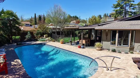 2424 Pembroke Circle Medford OR 97504