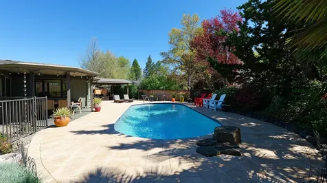 2424 Pembroke Circle Medford OR 97504