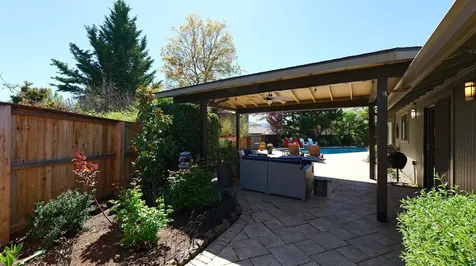 2424 Pembroke Circle Medford OR 97504