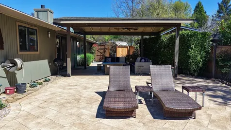 2424 Pembroke Circle Medford OR 97504