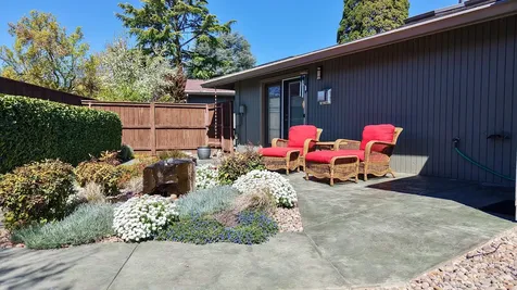2424 Pembroke Circle Medford OR 97504