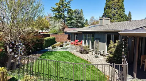 2424 Pembroke Circle Medford OR 97504