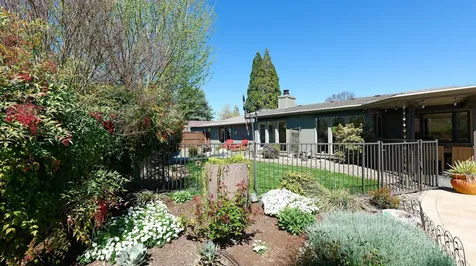 2424 Pembroke Circle Medford OR 97504