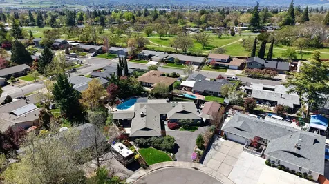 2424 Pembroke Circle Medford OR 97504