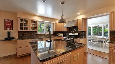 2424 Pembroke Circle Medford OR 97504