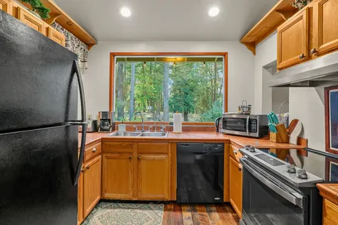 11677 Highway 238 Applegate OR 97530