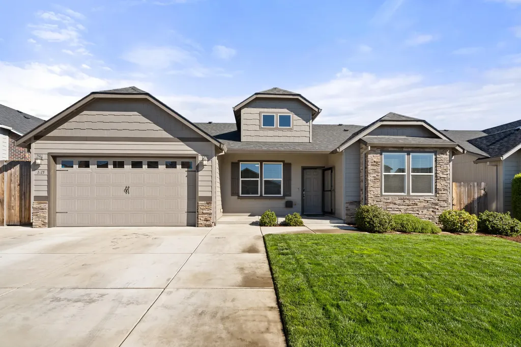 1615 Pearl Eye Lane Medford OR 97504