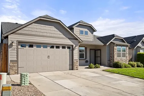 1615 Pearl Eye Lane Medford OR 97504