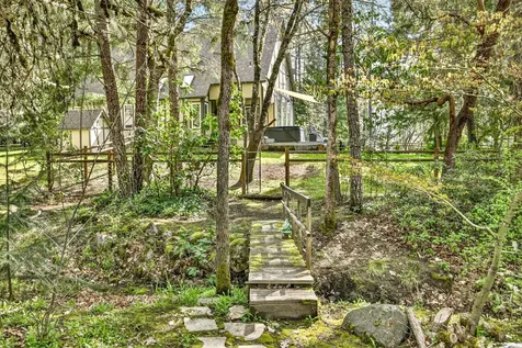 221 Hidden Valley Lane Rogue River OR 97537