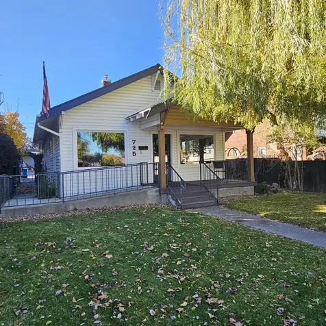 725 SW 8th Street Redmond OR 97756