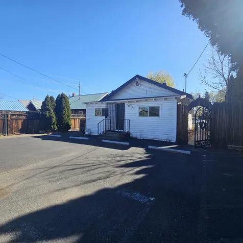 725 SW 8th Street Redmond OR 97756