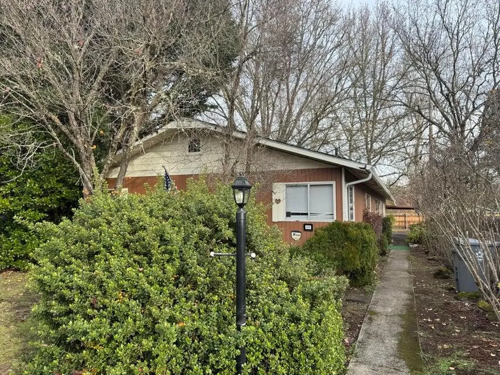 225 SW Westholm Avenue Grants Pass OR 97526