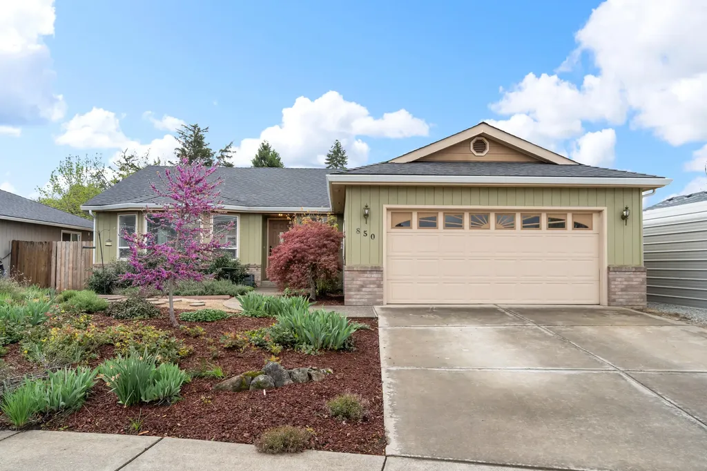 850 Forest Glen Drive Central Point OR 97502