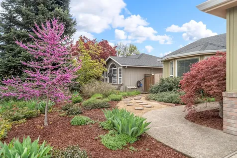 850 Forest Glen Drive Central Point OR 97502