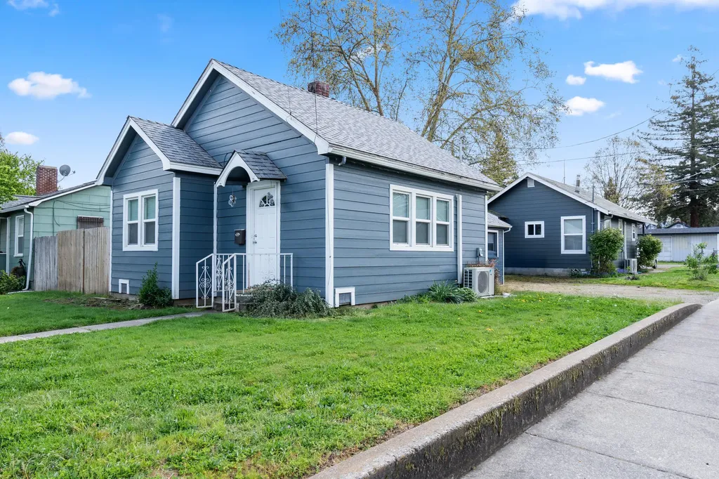 1051 W 11th Street Medford OR 97501