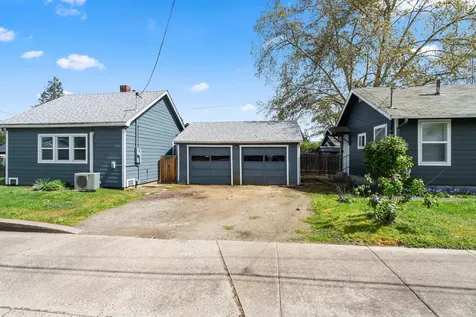 1051 W 11th Street Medford OR 97501