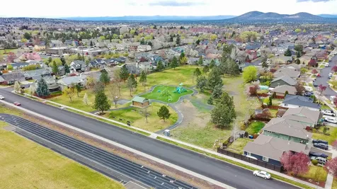 2202 NW Cedar Avenue Redmond OR 97756
