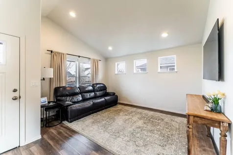 3210 NW 10th Street Redmond OR 97756