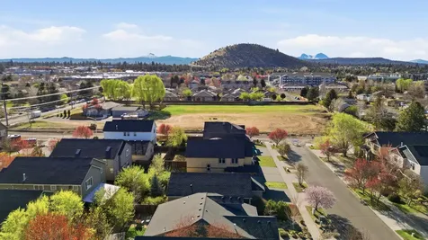2879 NE Jackdaw Drive Bend OR 97701