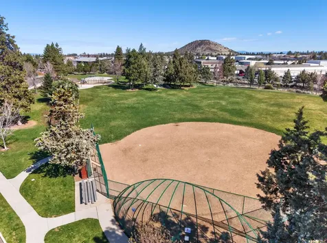 908 SE Stratford Court Bend OR 97702