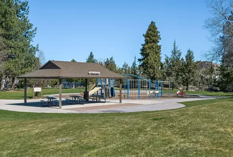 908 SE Stratford Court Bend OR 97702