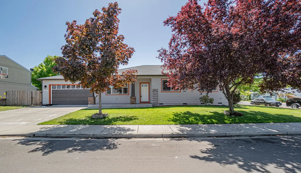 2702 Eagle Creek Drive White City OR 97503