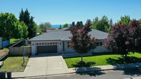 2702 Eagle Creek Drive White City OR 97503