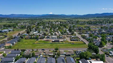 2702 Eagle Creek Drive White City OR 97503