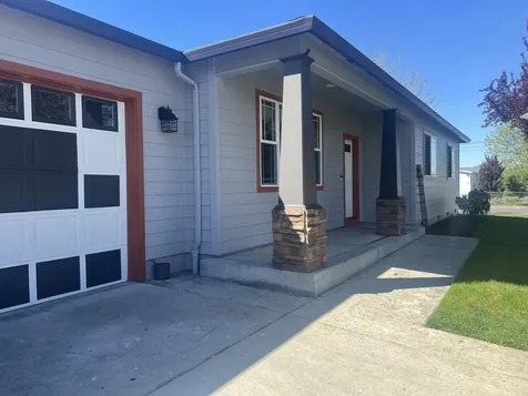 2702 Eagle Creek Drive White City OR 97503