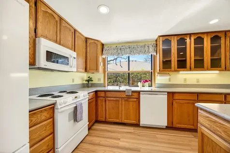 1027 Oak Knoll Drive Ashland OR 97520