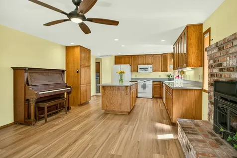 1027 Oak Knoll Drive Ashland OR 97520