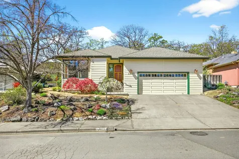 1027 Oak Knoll Drive Ashland OR 97520