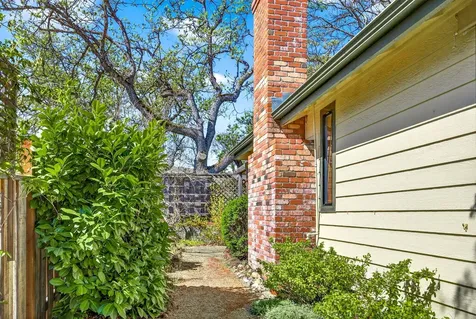 1027 Oak Knoll Drive Ashland OR 97520