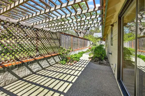 1027 Oak Knoll Drive Ashland OR 97520