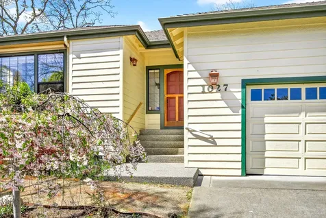 1027 Oak Knoll Drive Ashland OR 97520