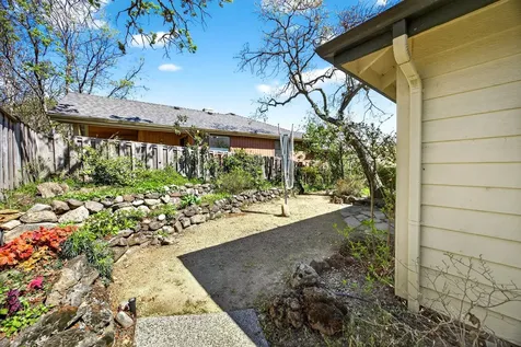 1027 Oak Knoll Drive Ashland OR 97520