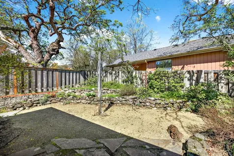 1027 Oak Knoll Drive Ashland OR 97520