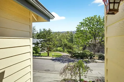 1027 Oak Knoll Drive Ashland OR 97520