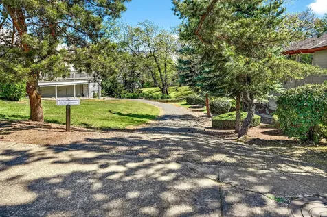 1027 Oak Knoll Drive Ashland OR 97520