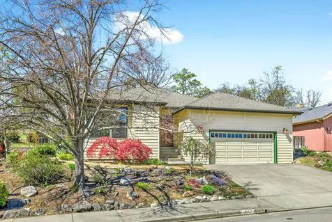 1027 Oak Knoll Drive Ashland OR 97520