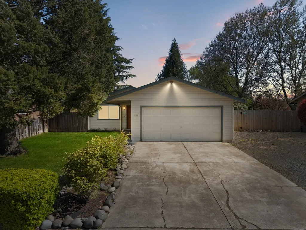 519 Glenn Way Central Point OR 97502